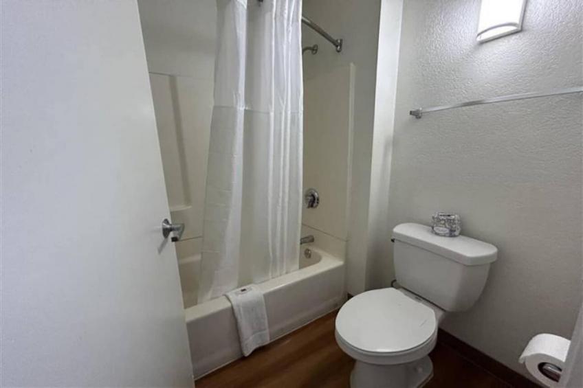 2 Full Beds  Suite Non-Smoking Micfridge - foto 11