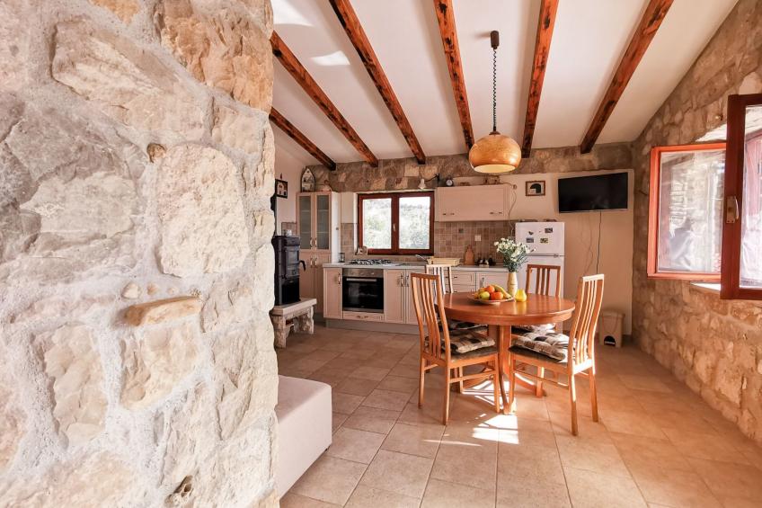 in Kaštel Lukšić mit großer Terrasse und Bergblick - foto 36