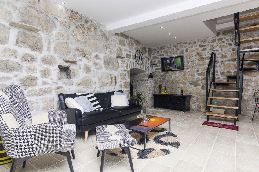 Schönes Steinhaus mit beheiztem Pool, Terrasse mit Meerblicl in ruhige Lage - foto 19