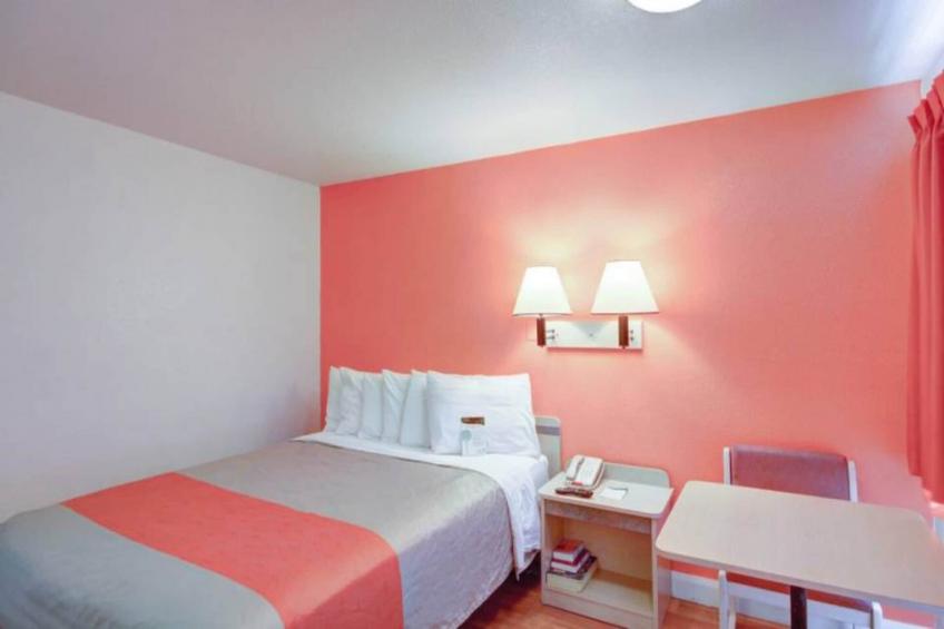 1 Queen Bed  Non-Smoking Micfridge - foto 18
