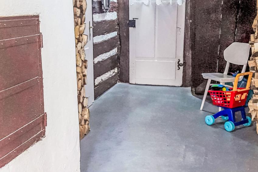 Roubenka u potoka - foto 7