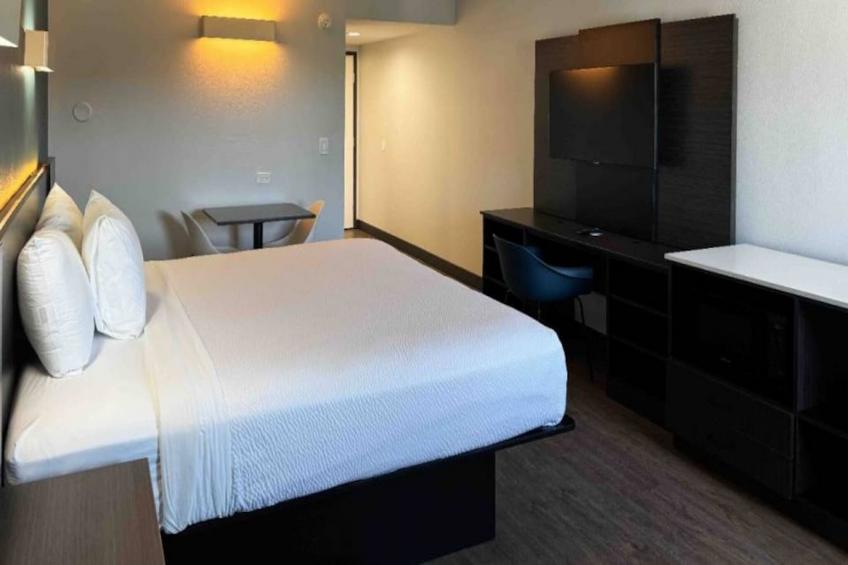 1 King Bed  Non-Smoking Micfridge - foto 9