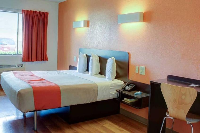 1 King Bed  Non-Smoking - foto 12