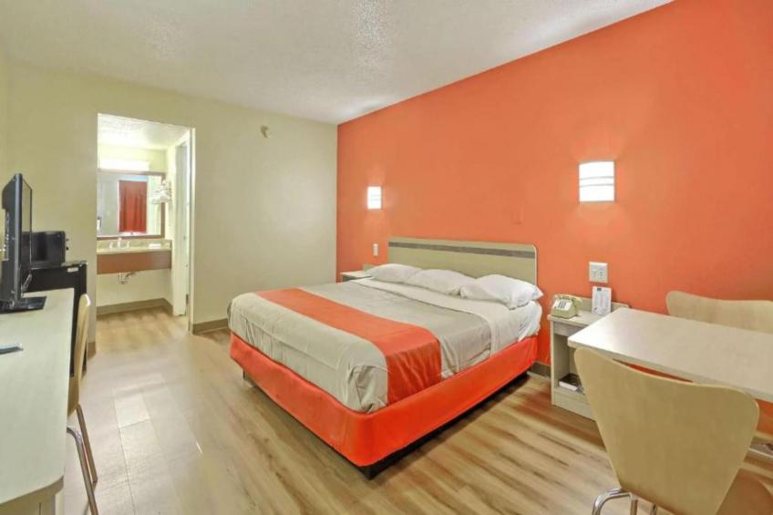 1 King Bed  Mobility Accessible Tub Nsmk - foto 8
