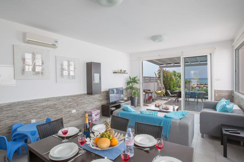 Moderne, geräumige Villa am Strand mit Pool - foto 13