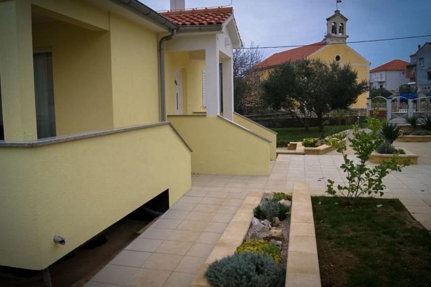 Modernes Ferienhaus in Dobropoljana mit Terrasse, Garten und Grill - foto 5