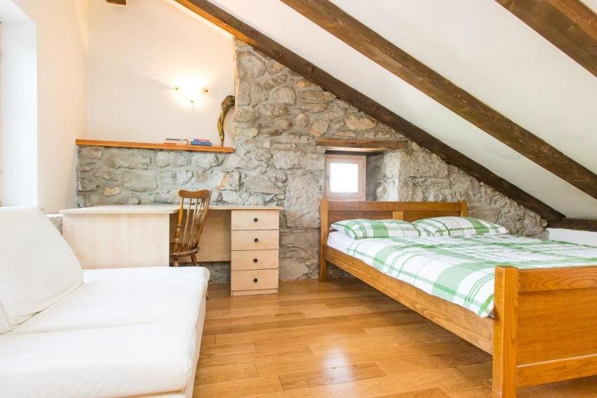 Haus mit modernem Interieur und einer alten Taverne - foto 17