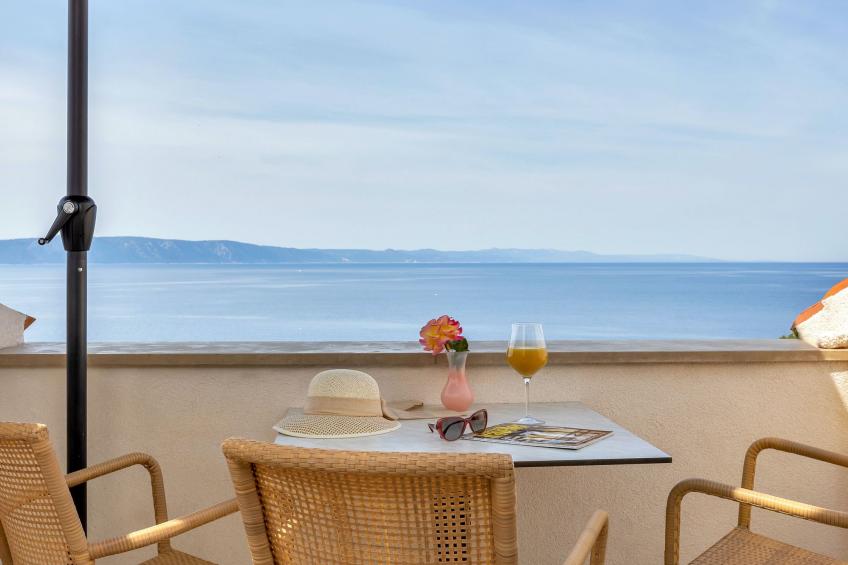 Villa Margitta mit Pool, Tennisplatz und Meerblick