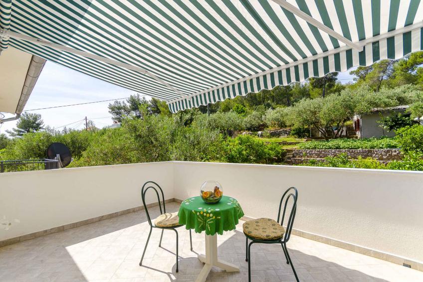 Holiday apartment with air conditioning, balcony and sea view in Slatine - BF-9GZB3 - foto 3