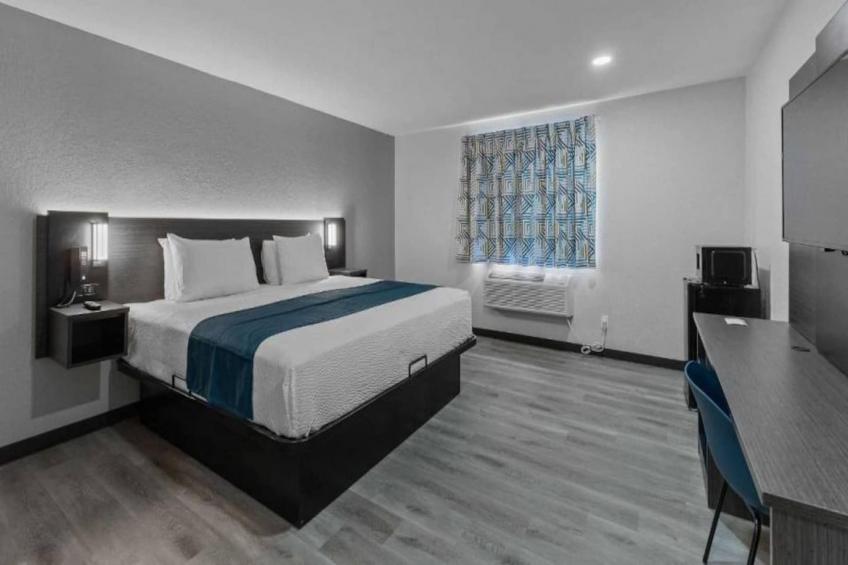 1 King Bed  Non-Smoking Micfridge - foto 8
