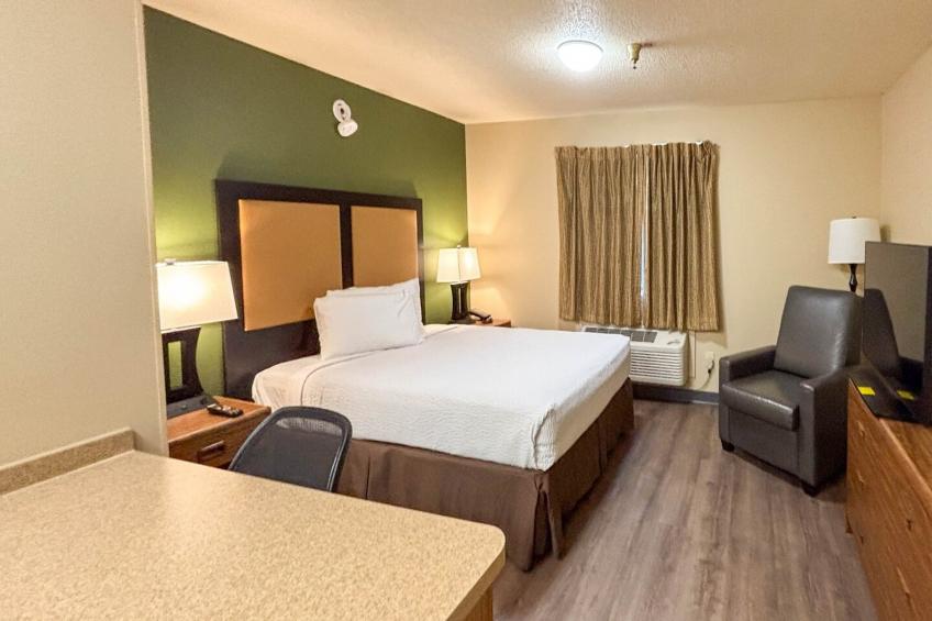 1 Queen Bed | Mob Acc Tub Ste Nsmk Sb Micfri - foto 10