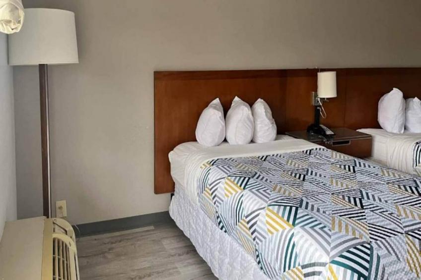 2 Queen Beds  Smoking Micfridge - foto 4