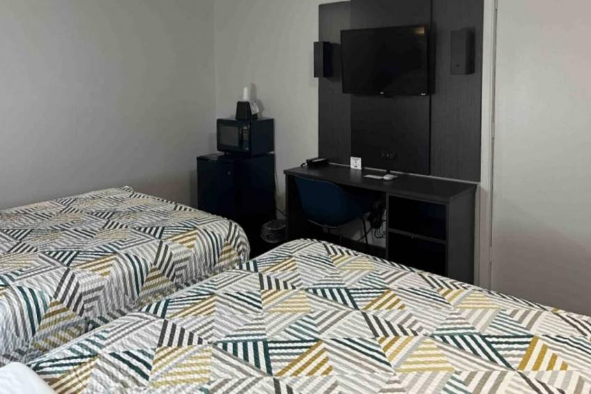2 Queen Beds  Non-Smoking Kitchen - foto 2