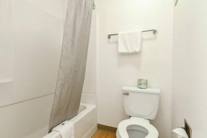 2 Queen Beds  ADA/RI Shower/Mini Fridge - foto 16