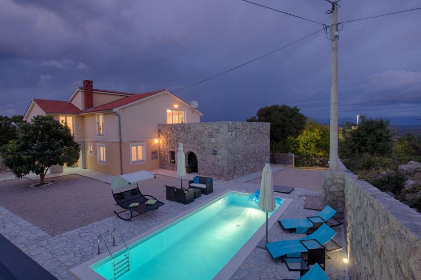 Luxuriöse Villa mit Pool, großem mediterranen Garten und Kinderspielplatz. - foto 2