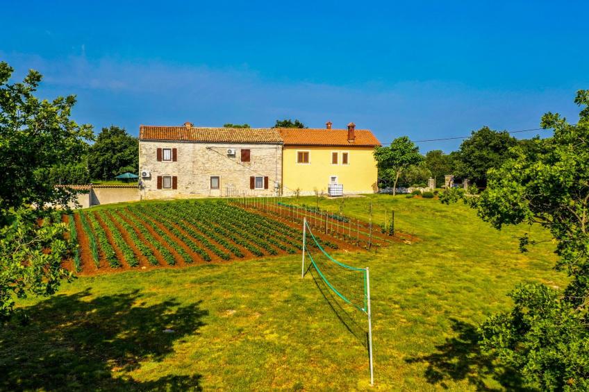 Schönes Haus mit großer grüner Umgebung, Pool - foto 50