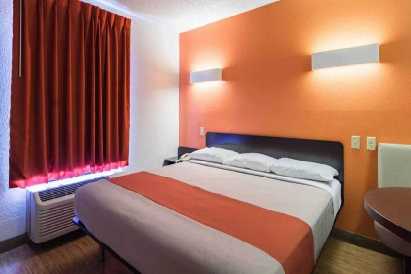 1 King Bed  Non-Smoking - foto 4
