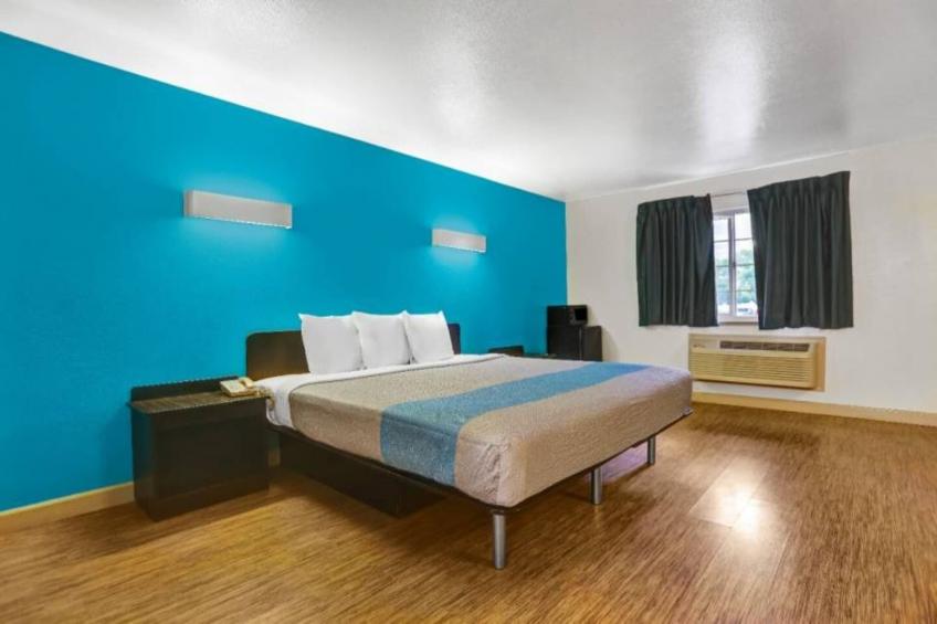 1 King Bed  Non-Smoking - foto 7