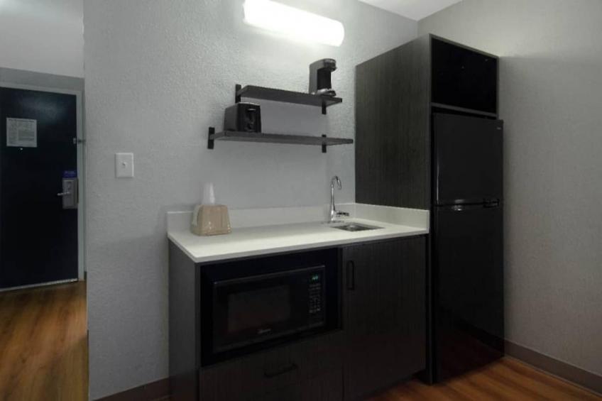 1 King Bed  Micfridge - foto 8