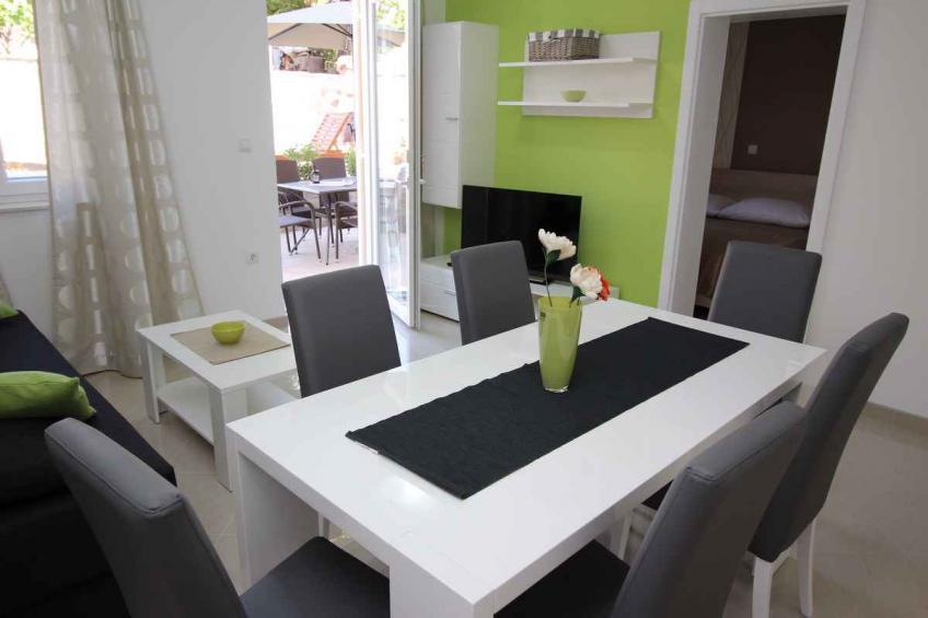 Holiday apartment with modern furniture and pool, free wi-fi, air conditioning and parking - BF-W6BB - foto 12