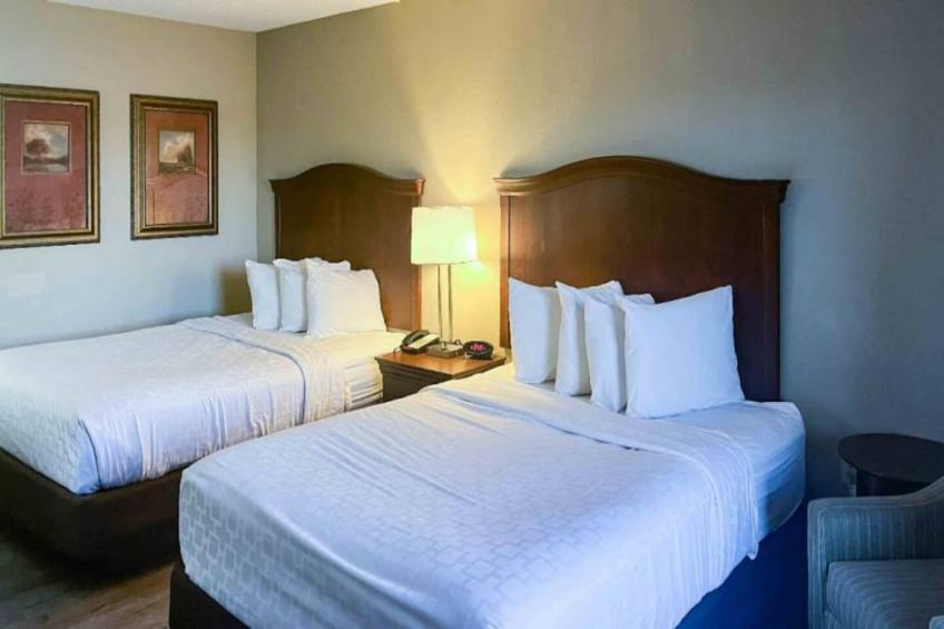 2 Queen Beds  Non-Smoking Micfridge - foto 8