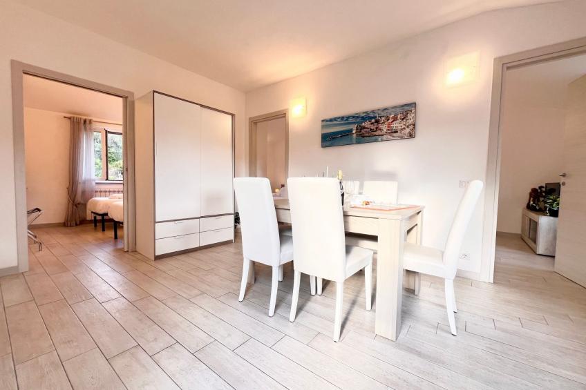 Wohnung im zweiten Stock mit Parkplatz und Garten - foto 12