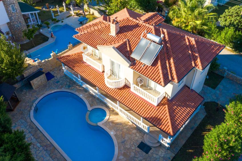 mit Garten, Grill und Terrasse