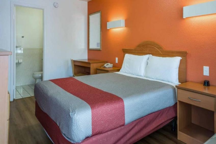 1 Queen Bed  Non-Smoking - foto 21