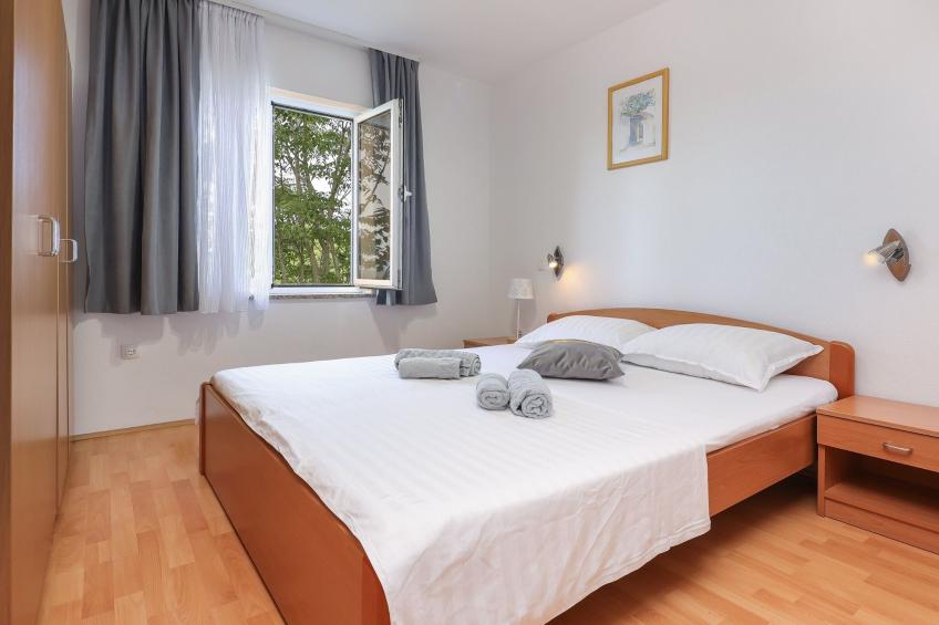 Peaceful Nature Retreat Near Krk Town with BBQ and Parking - Standard Two Bedroom Apartment - foto 7