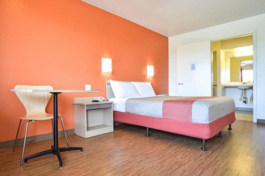 1 Queen Bed  Micfridge - foto 28