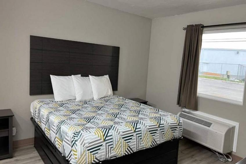 1 King Bed  Non-Smoking - foto 9