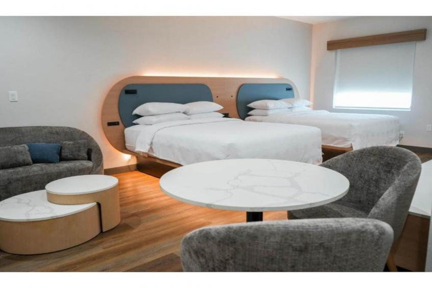 Deluxe Single King Room with Sofa Bed- Hearing Accessible - foto 6
