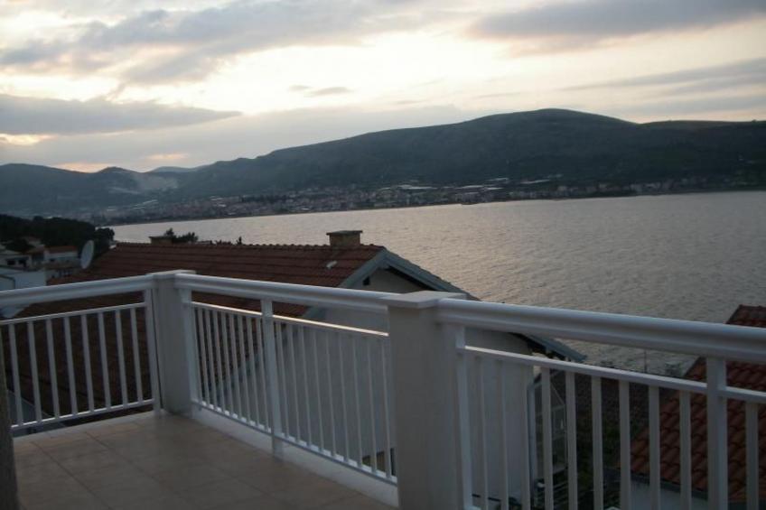 im 2. Stock mit Balkon und Meerblick