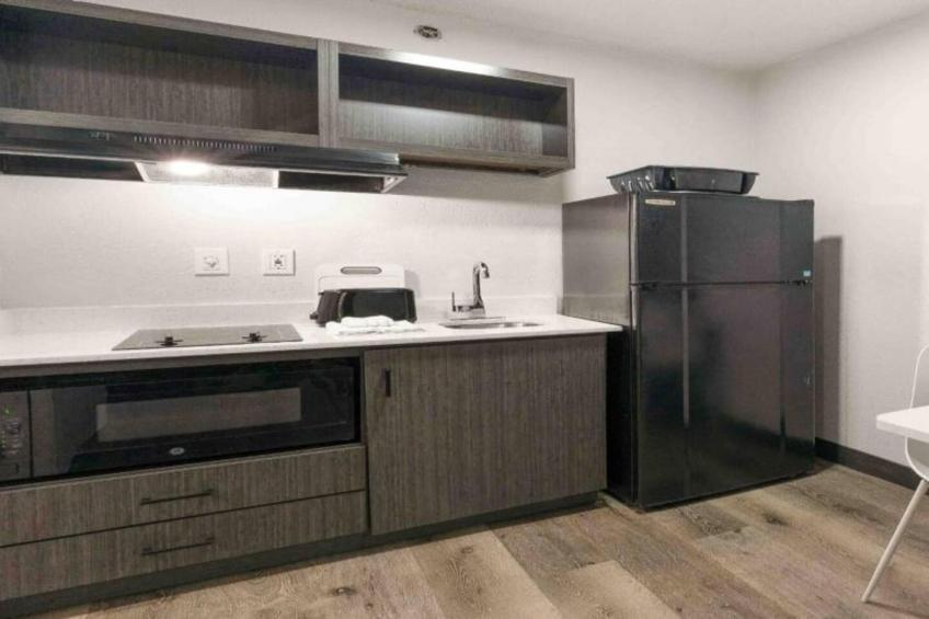 1 Queen Bed  ADA/RI Shower - foto 11
