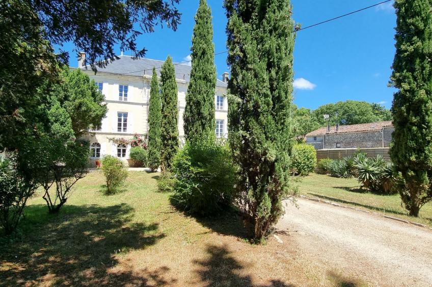 8-Zimmer-Schloss mit Pool und eigenem Park - foto 2