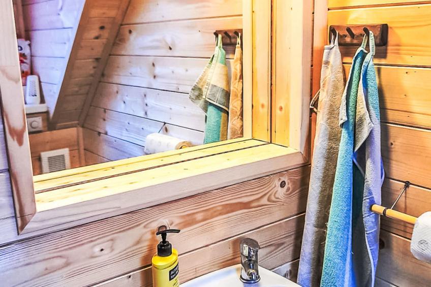 Roubenka u potoka - foto 17