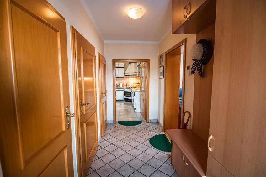 Relaxing Retreat with Hot Tub in Sevnica - Three Bedroom Apartment - foto 36