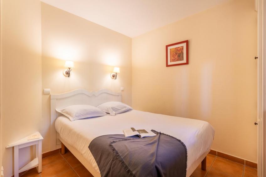 Pierre & Vacances Village Pont Royal en Provence Apartment 5 people - 1 bedroom - Balcony or terrace - foto 3