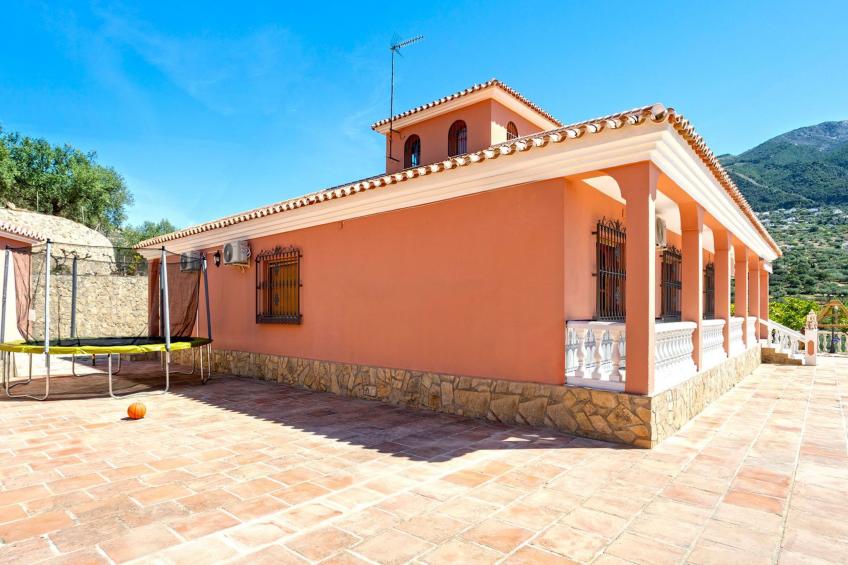 Familienhaus mit großzügigen Außenanlagen - foto 60