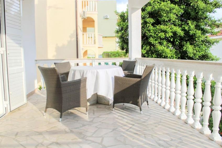 Weiße Idylle auf dem blauen Meer