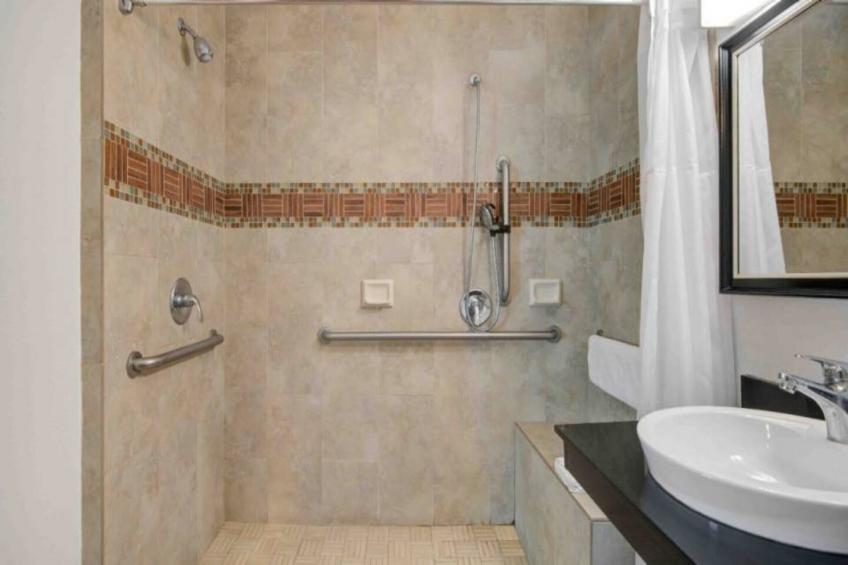 2 Queen Beds  Mobil Access Tub Nsmk Micfridg - foto 7