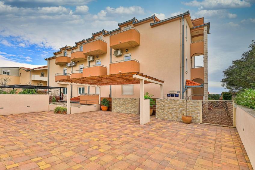 Charming Villa with Outdoor Pool, BBQ, and Sun Deck in Tranquil Kaštela Area - Five bedroom Villa - foto 24