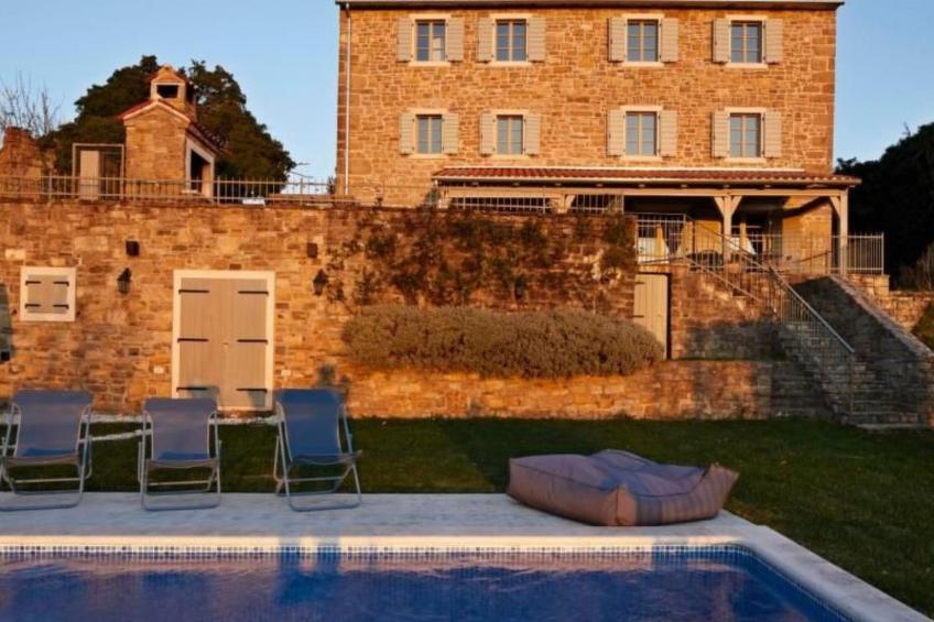 in Kostanjica mit Grill, Terrasse und Garten - foto 2