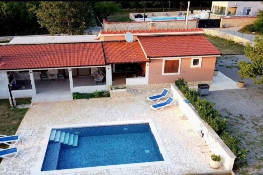 Tranquil Holiday Home with Pool, Garden, and Playground in a Peaceful Countryside Setting - Three Bedroom Holiday Home - foto 29