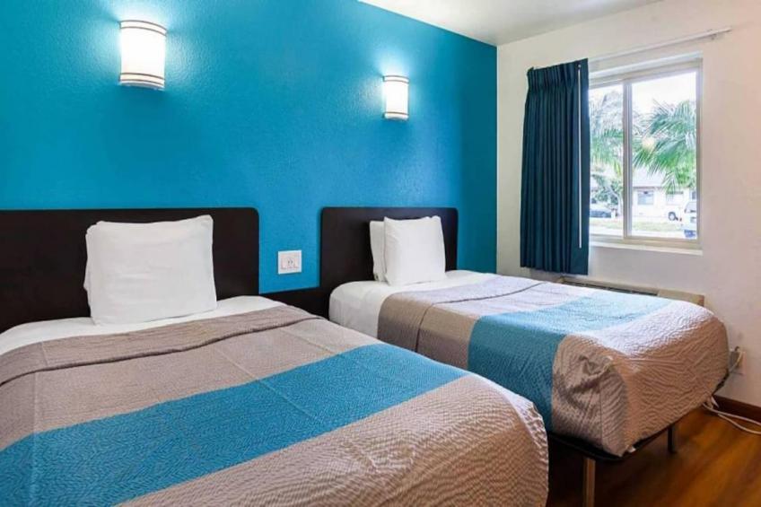 1 King Bed  Non-Smoking Micfridge - foto 10