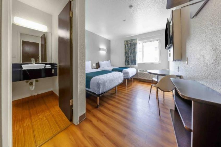 1 Full Bed  Mobility Access RI Shwr Nsmk - foto 5