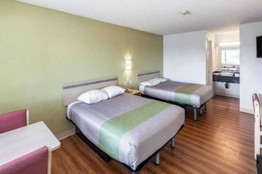 2 Queen Beds  Non-Smoking