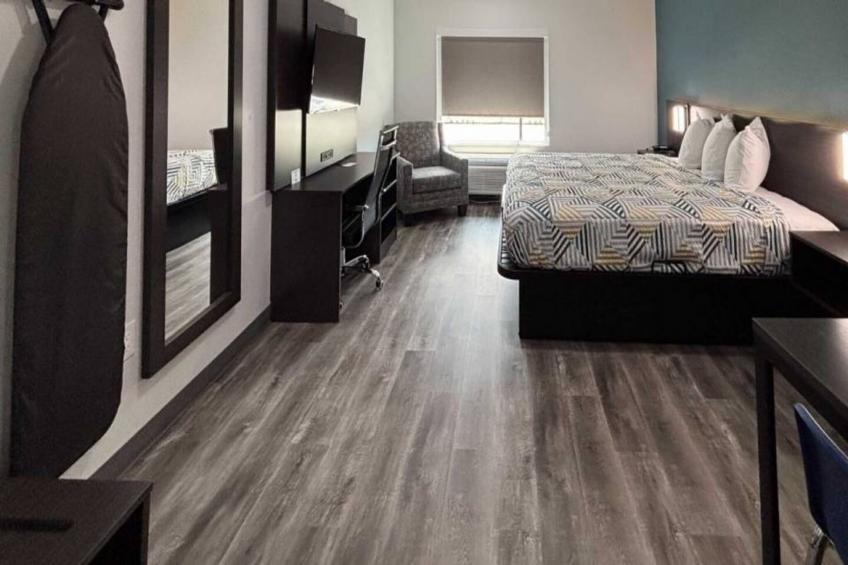 1 King Bed  Non-Smoking Kitchen - foto 7