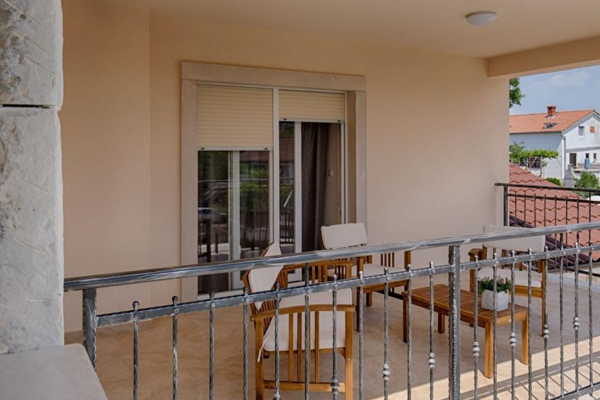 Haus in Pinezići mit privatem Pool - foto 48