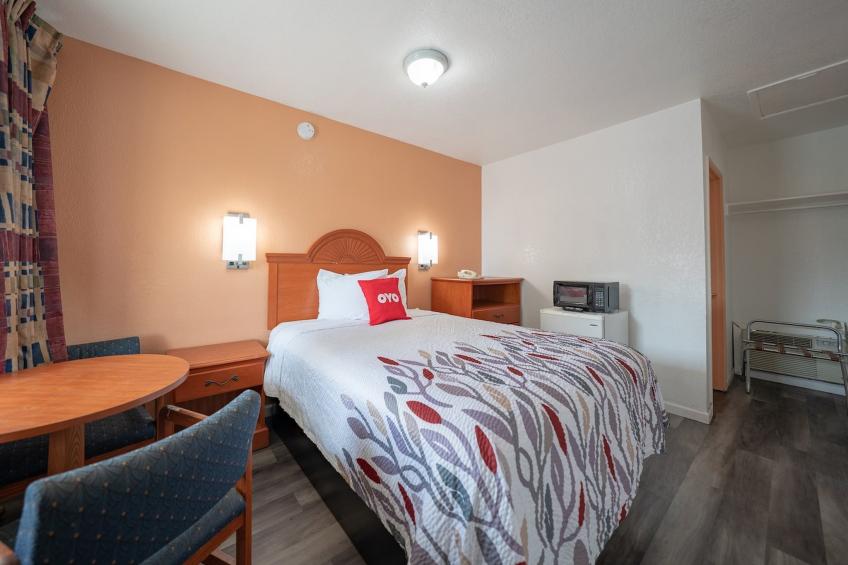 Premium Queen Bed with Kitchenette - foto 18